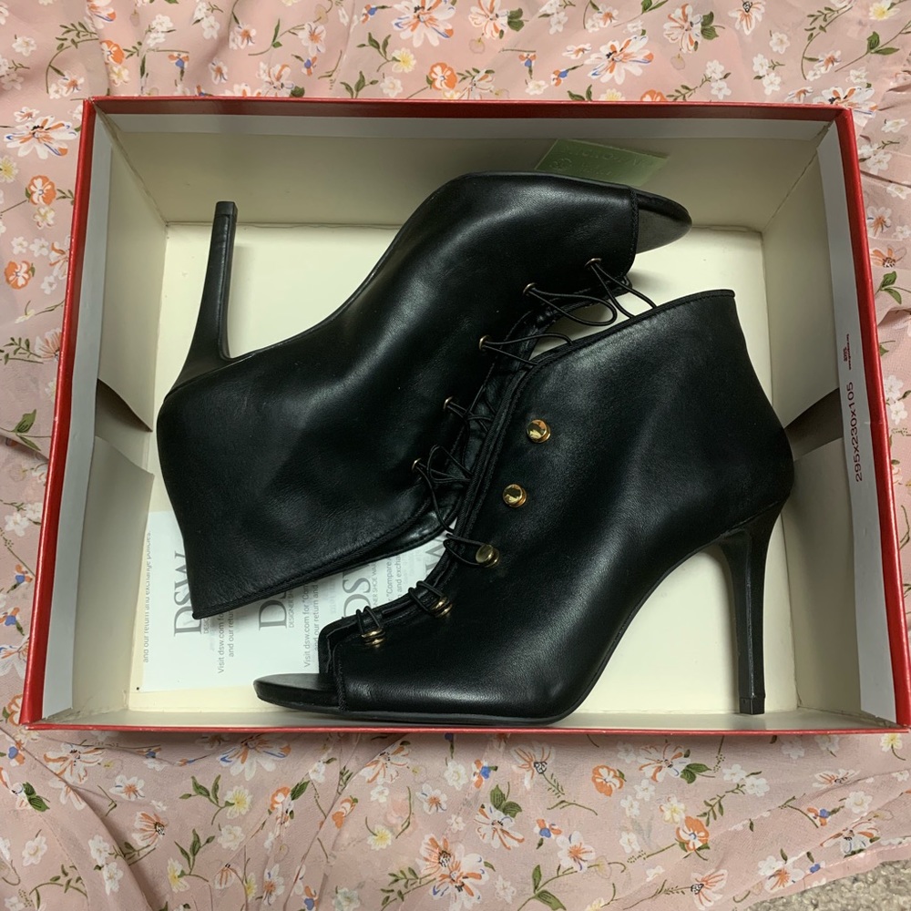 NWOT SOFT LEATHER HEELS 💣